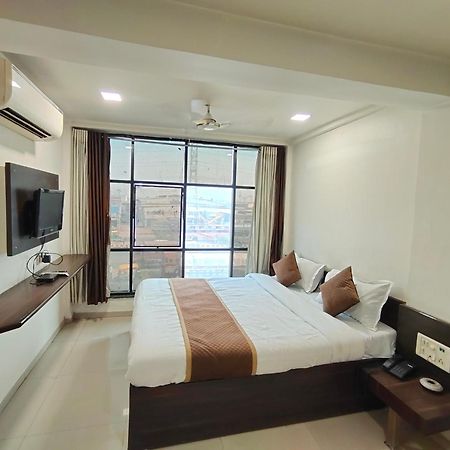 Hotel Palm Residency Ahmedabad Bagian luar foto