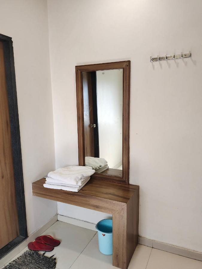 Hotel Palm Residency Ahmedabad Bagian luar foto