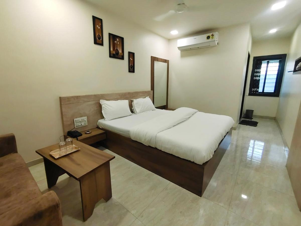 Hotel Palm Residency Ahmedabad Bagian luar foto