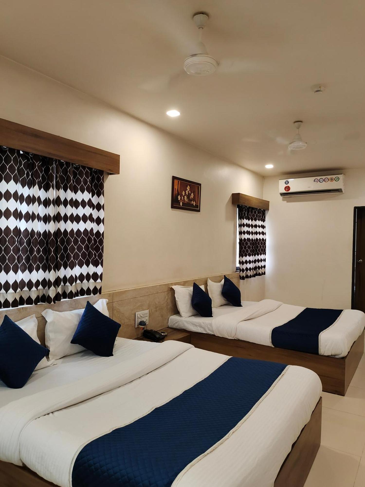 Hotel Palm Residency Ahmedabad Bagian luar foto