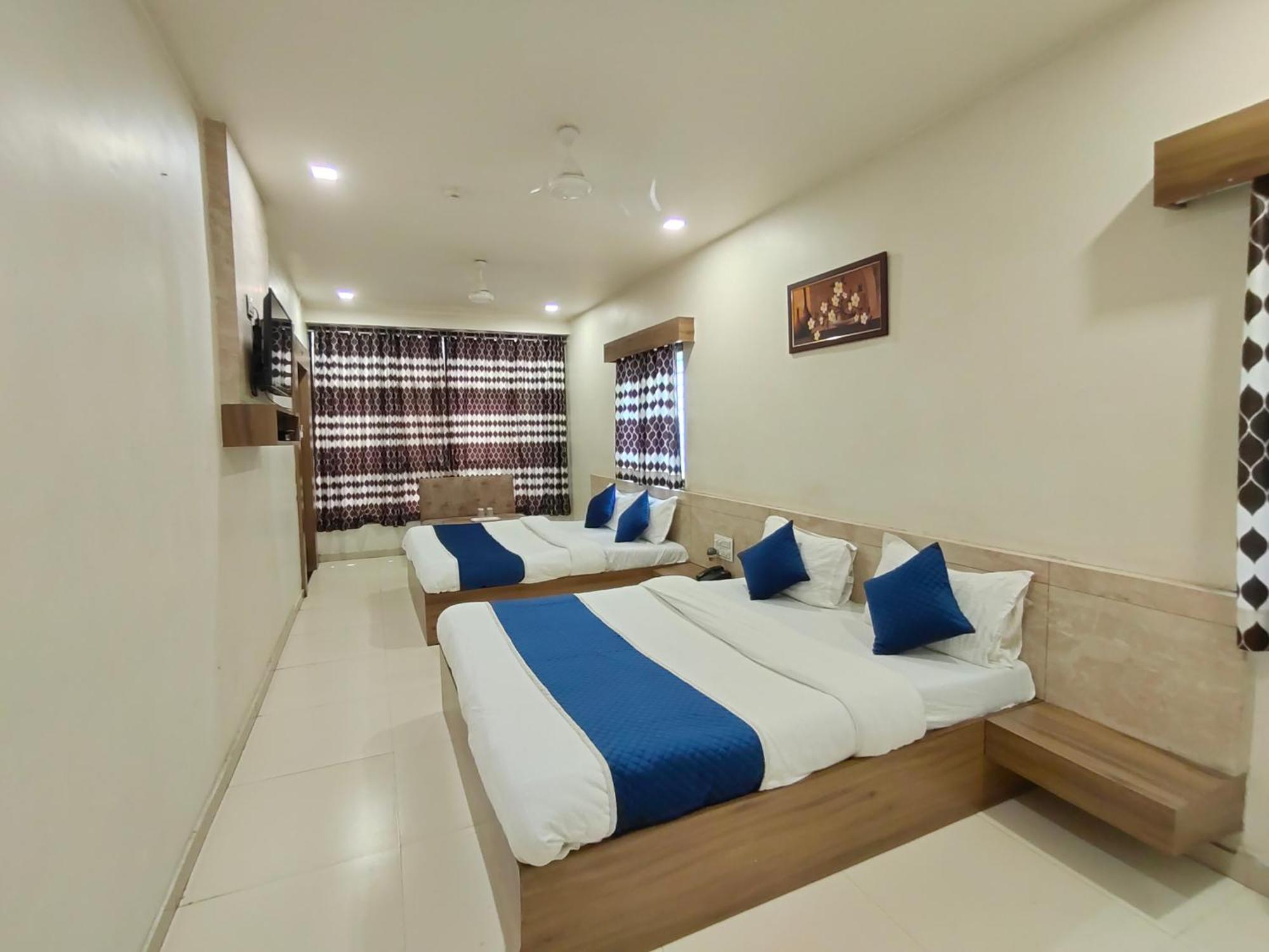 Hotel Palm Residency Ahmedabad Bagian luar foto