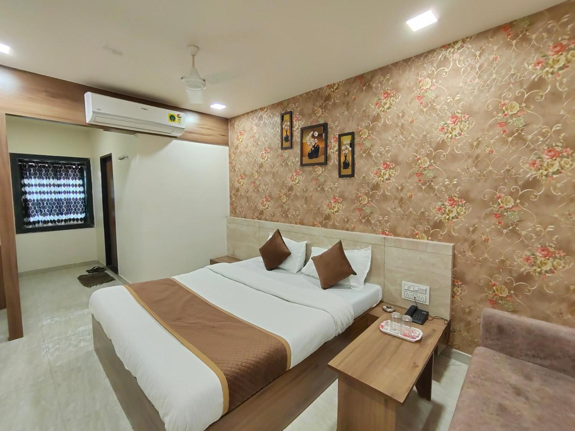 Hotel Palm Residency Ahmedabad Bagian luar foto