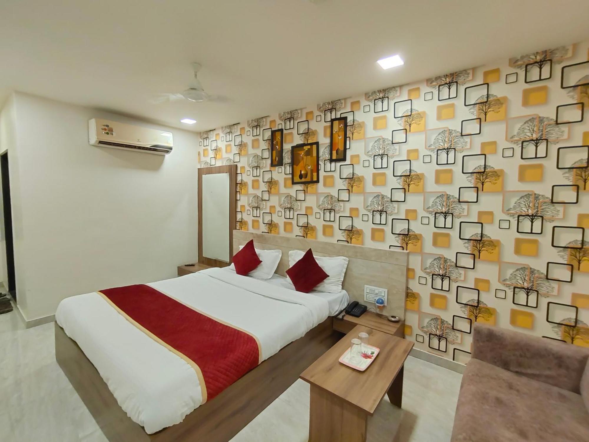 Hotel Palm Residency Ahmedabad Bagian luar foto